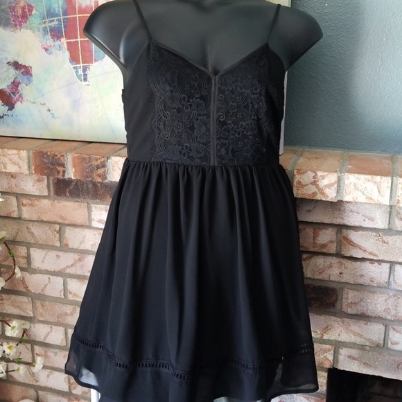 Forever 21 Dresses & Skirts - Forever21 Medium black lace adjustable strap dress